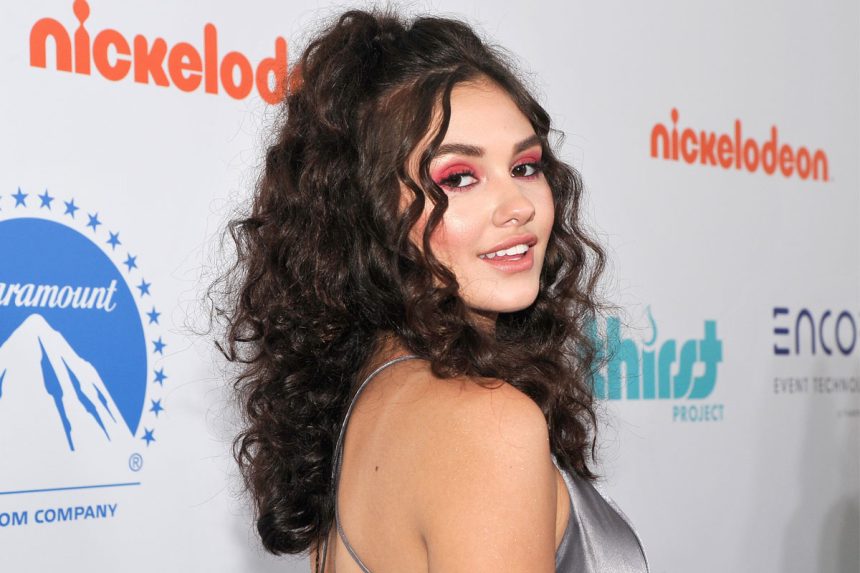 What Happened To Ronni Hawk After Stuck In The Middle